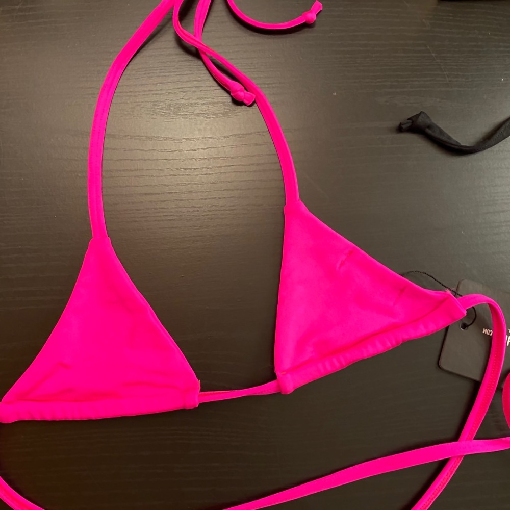 Prettylittlething triangle bikini top (SOLD)
